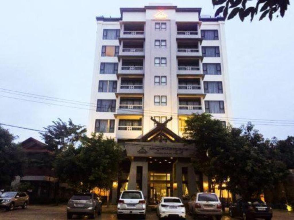 Yeak Loam Hotel Banlung Exterior photo