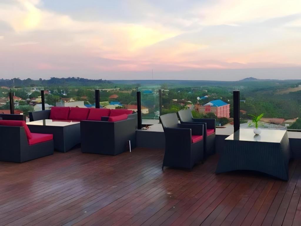 Yeak Loam Hotel Banlung Exterior photo